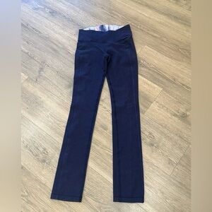 Lululemon Straight legged Navy Leggings w/criss cross waistband 4